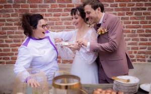 Ontdek de 10 gouden tips van Ani van Deliscu Patisserie De Luxe voor een onvergetelijke bruidstaart. Van smaakkeuze tot styling — maak van jullie taart een echte wow‑ervaring.